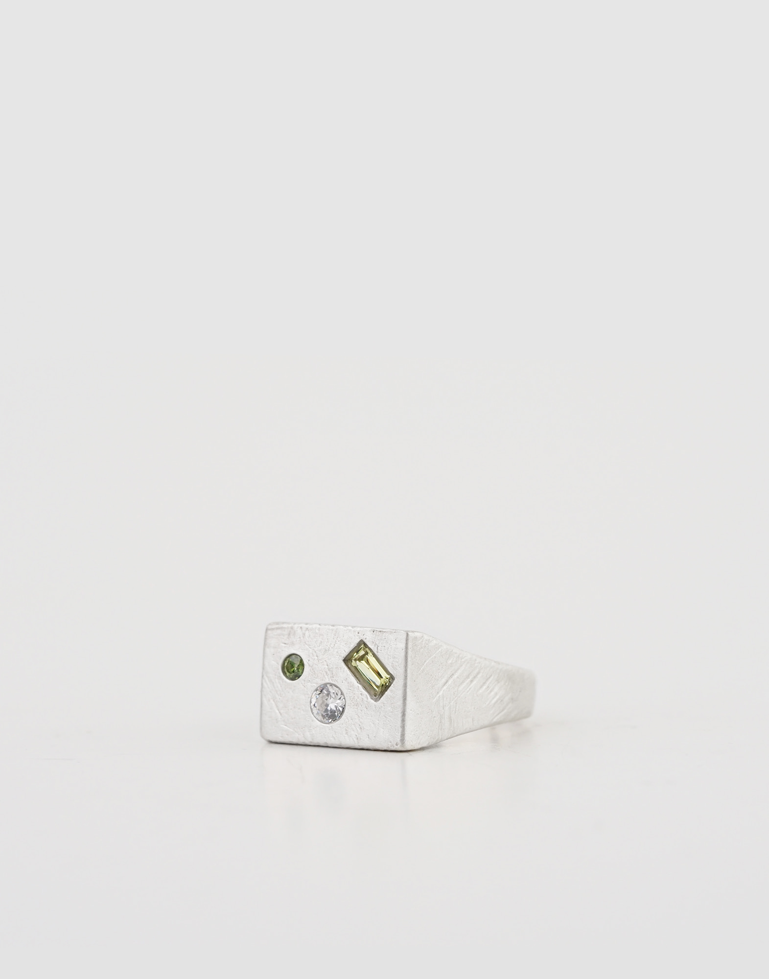 Signet ring (olive green crystal)
